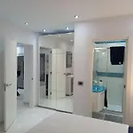 Con Impresionantes Vistas Y Piscina 아파트 아데제