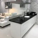 Con Impresionantes Vistas Y Piscina 아파트 아데제