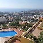 Con Impresionantes Vistas Y Piscina * 아데제