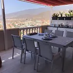 Con Impresionantes Vistas Y Piscina * 아데제