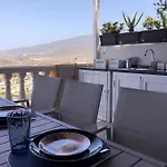 Con Impresionantes Vistas Y Piscina * 아데제