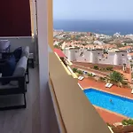 Con Impresionantes Vistas Y Piscina * 아데제