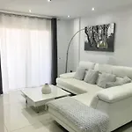 아파트 Con Impresionantes Vistas Y Piscina 아데제