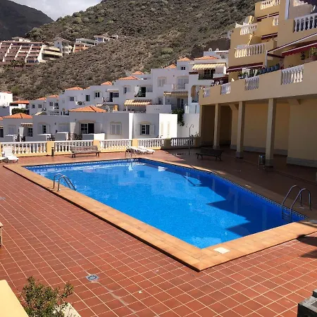 Con Impresionantes Vistas Y Piscina * 아데제