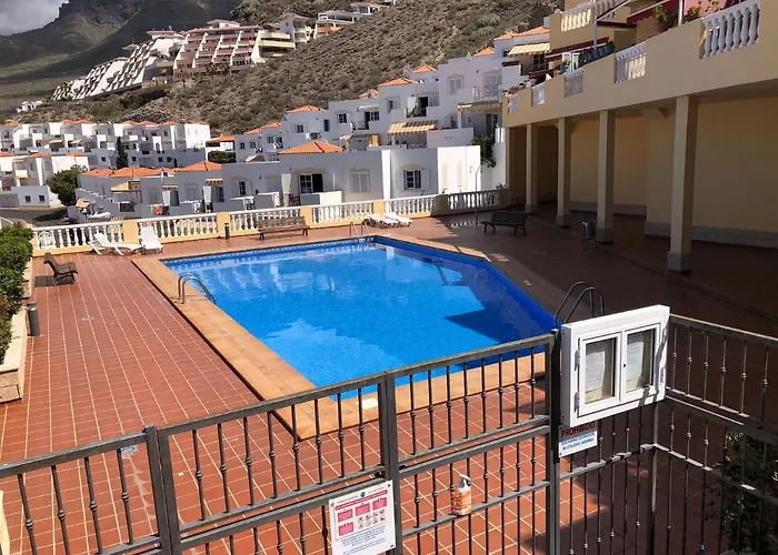 Con Impresionantes Vistas Y Piscina