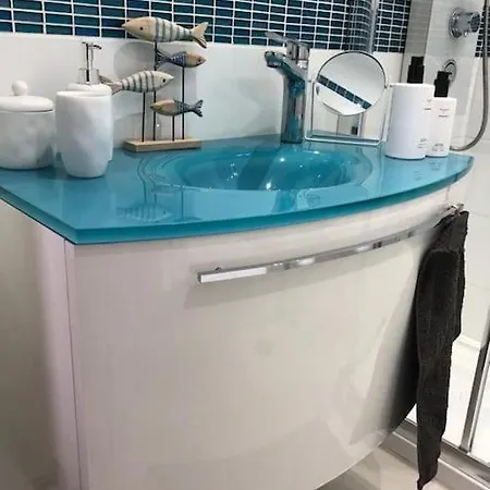 Con Impresionantes Vistas Y Piscina * 아데제