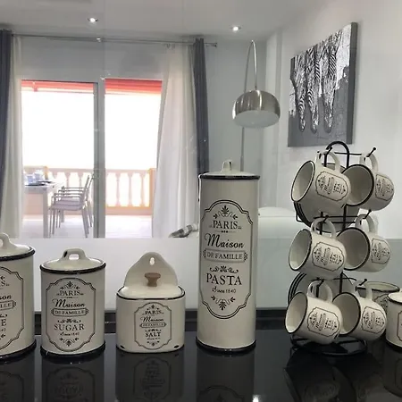 Con Impresionantes Vistas Y Piscina * 아데제