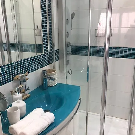 Con Impresionantes Vistas Y Piscina * 아데제