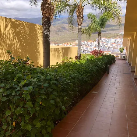 Con Impresionantes Vistas Y Piscina Адехе