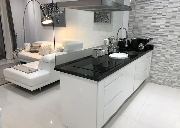 Con Impresionantes Vistas Y Piscina شقة أذيخي