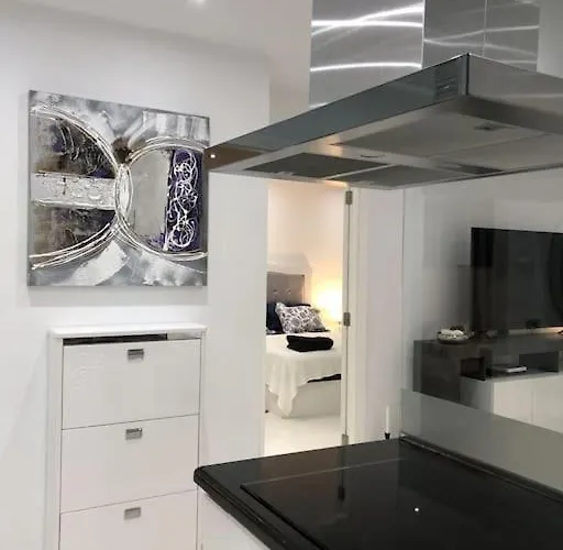 Con Impresionantes Vistas Y Piscina أذيخي