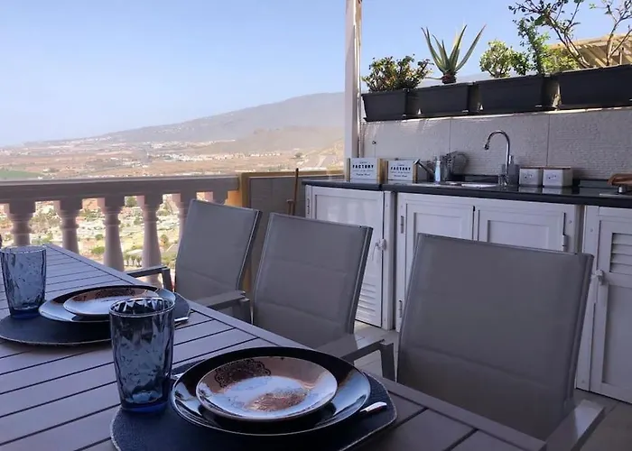 Con Impresionantes Vistas Y Piscina * أذيخي