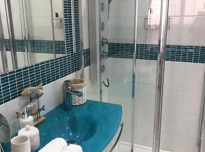 Con Impresionantes Vistas Y Piscina * أذيخي