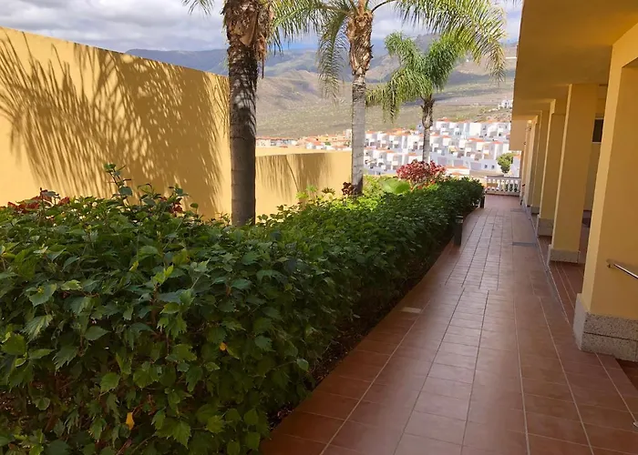 Con Impresionantes Vistas Y Piscina أذيخي