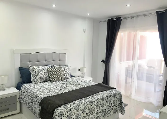 Con Impresionantes Vistas Y Piscina أذيخي