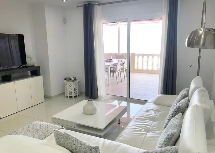 Con Impresionantes Vistas Y Piscina Apartman